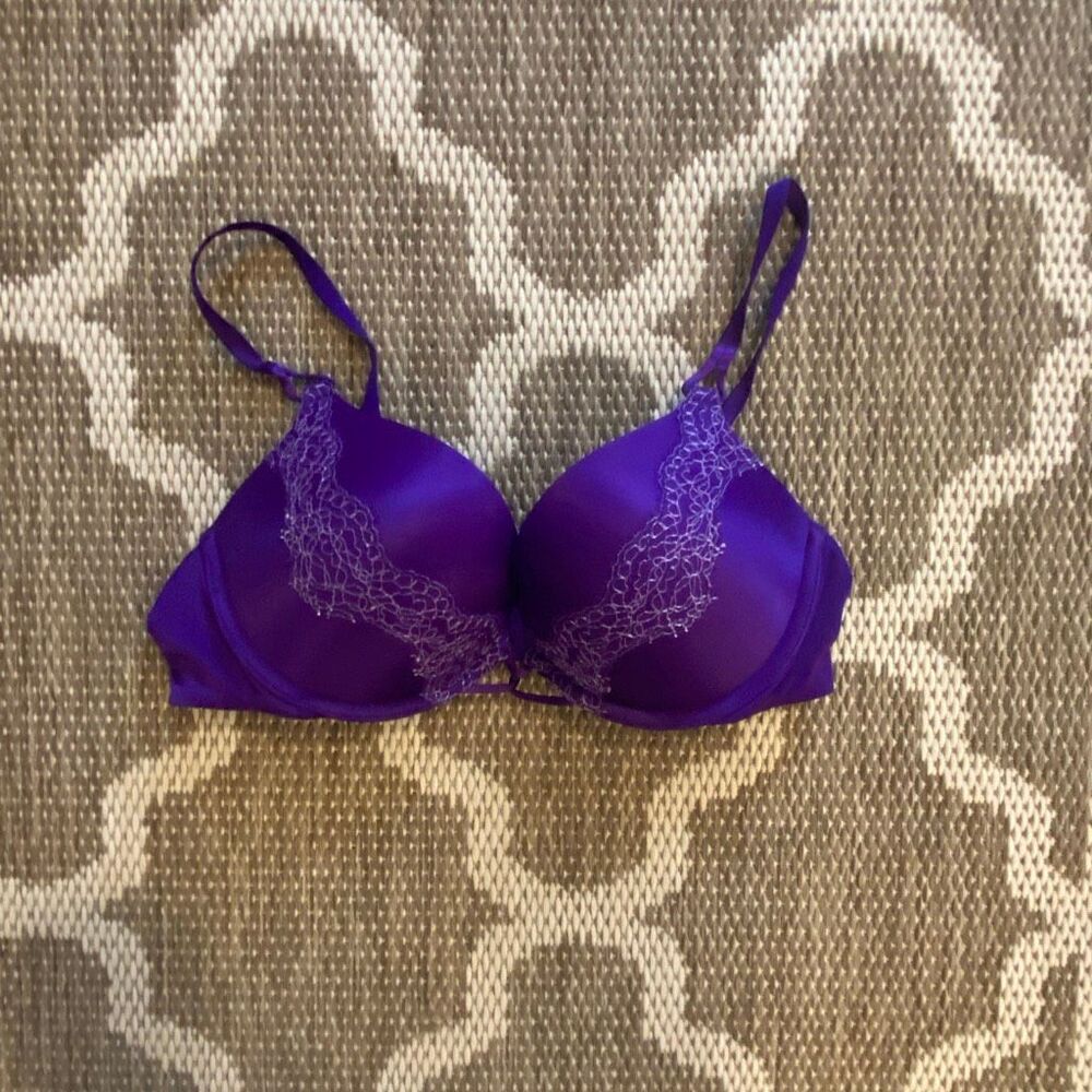 Victoria’s Secret bombshell bra size 36B